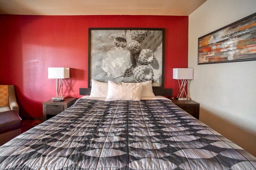 More Photos Of 210 S State Highway 123, Karnes City Hotel For Sale