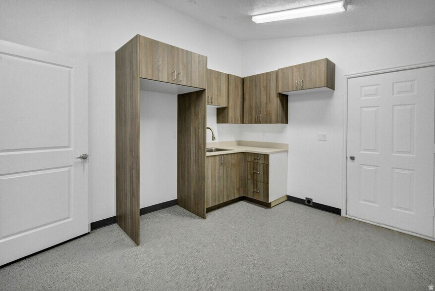 More Photos Of 46 S Center St, Elsinore Industrial For Sale