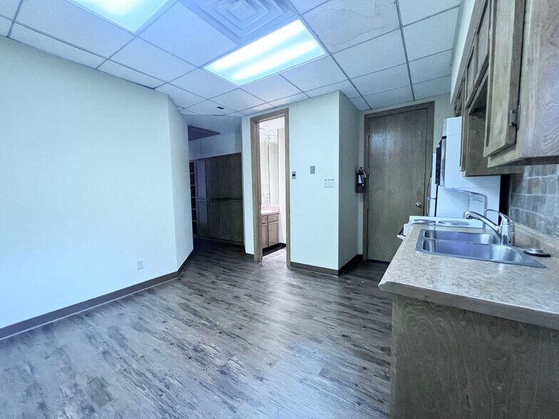 More Photos Of 1231 E Belt Line Rd, Richardson Medical For Lease