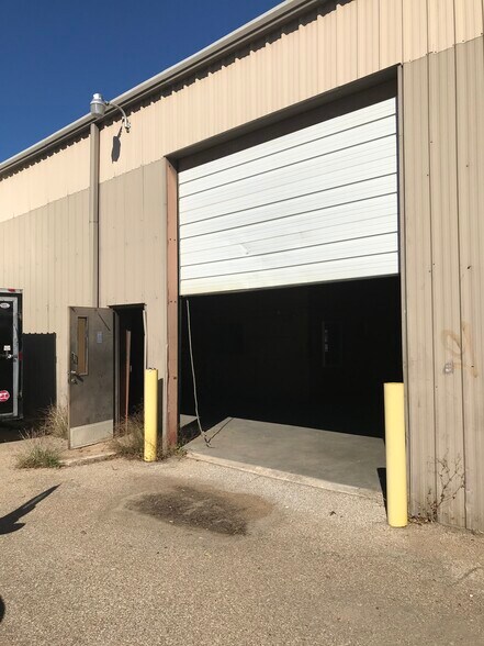 More Photos Of 4925 E Cesar Chavez St, Austin Flex For Lease