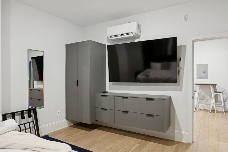 More Photos Of 1325 Spruce St, Philadelphia Hotel For Sale