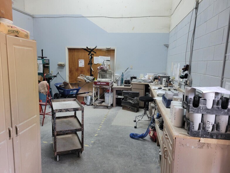 More Photos Of 9970 Bavaria Rd, Fort Myers Light Distribution For Sale