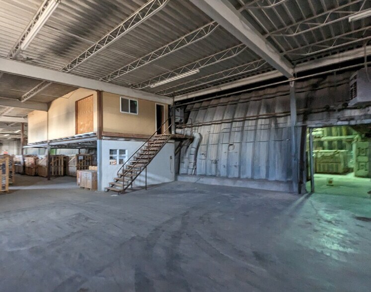 More Photos Of 1496 Brier Park Cres NW, Medicine Hat Manufacturing For Sale