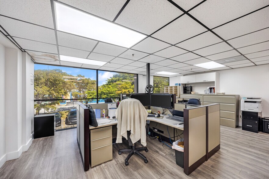 More Photos Of 7100-7114 NW 50th St, Miami Warehouse For Sale