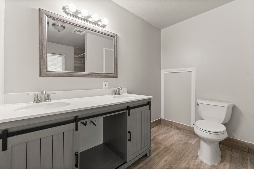 More Photos Of 2042 Teal Dr, Spring Dormitory For Sale