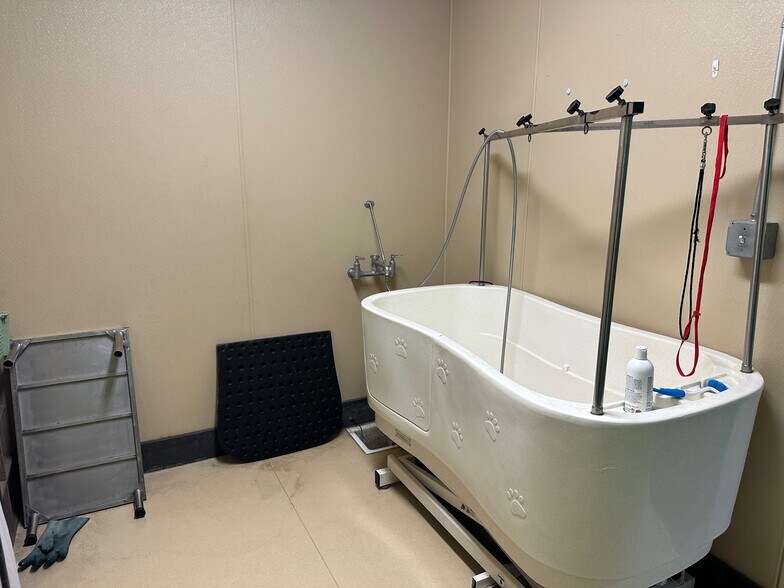 More Photos Of 222 N 44th St, Lincoln Freestanding For Sale