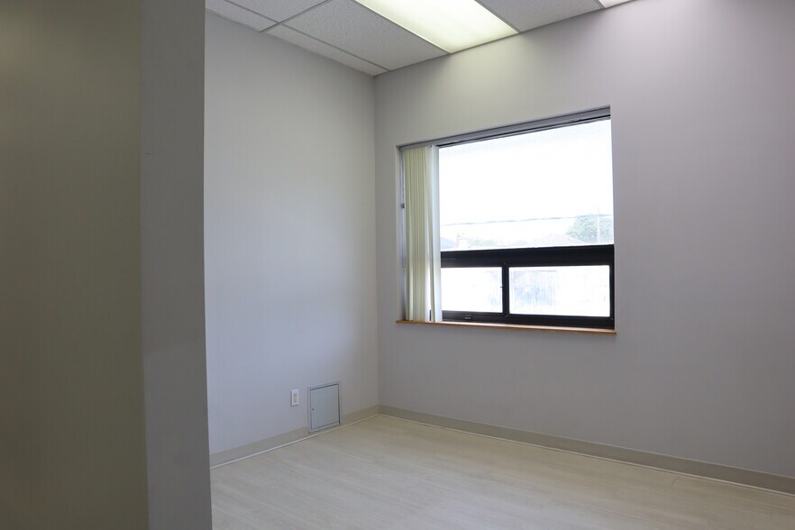 More Photos Of 2120 Eglinton Ave W, Toronto Office For Lease