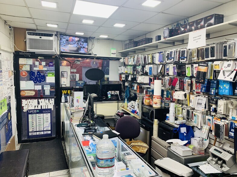 More Photos Of 7062 Broadway, Jackson Heights General Retail For Lease