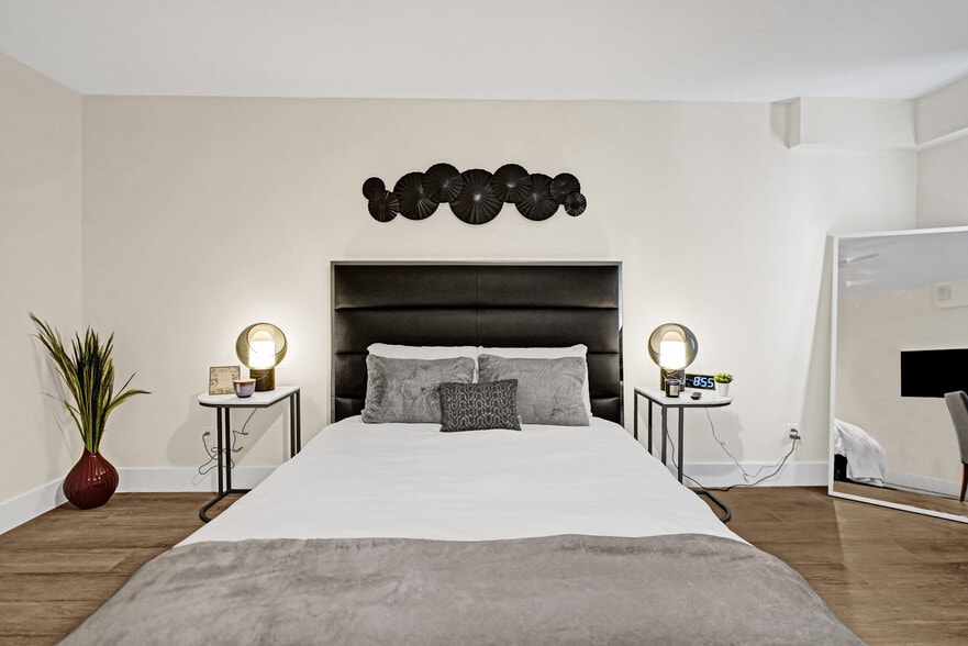 More Photos Of 3020-3024 Seville St, Fort Lauderdale Hotel For Sale