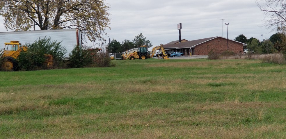 More Photos Of 900 N Union St, Dwight Restaurant For Sale