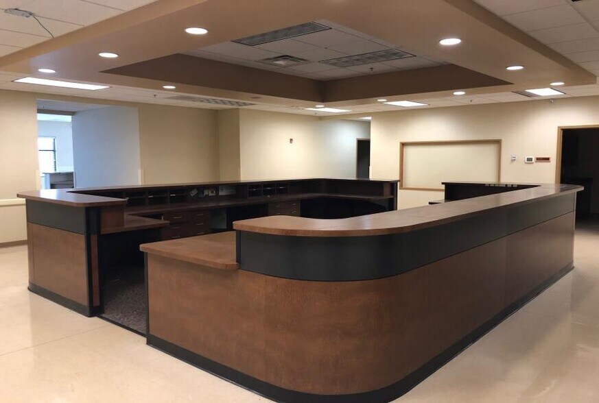 More Photos Of 4000 N Illinois Ln, Swansea Medical For Sale
