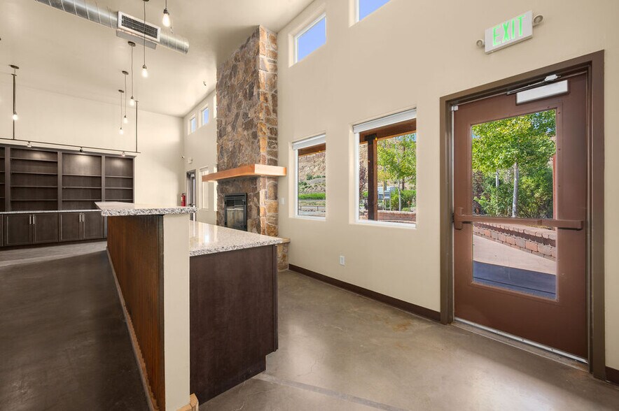 More Photos Of 1043 N River Rd, Palisade Freestanding For Sale