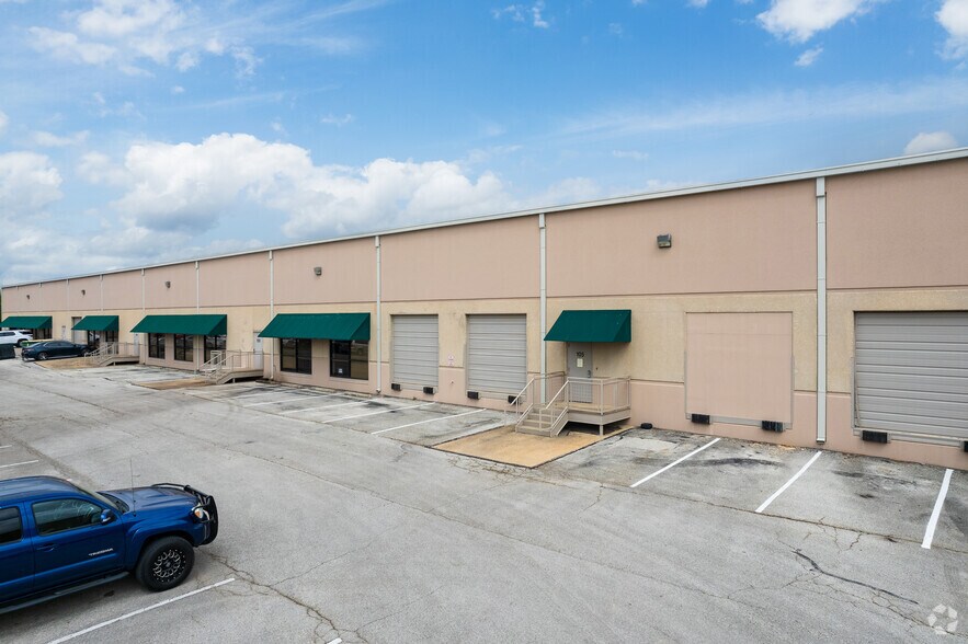 More Photos Of 1421 W Wells Branch Pky, Pflugerville Flex For Lease