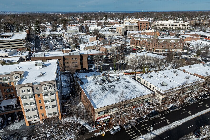 More Photos Of 33-43 Great Neck Rd, Great Neck Storefront Retail Office For Lease