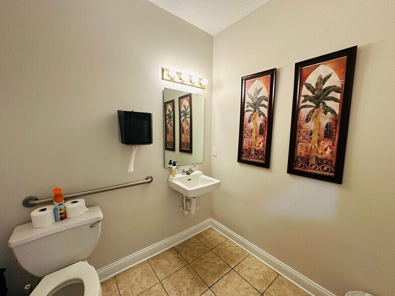 More Photos Of 6817 Southpoint Pky, Jacksonville Office For Sale