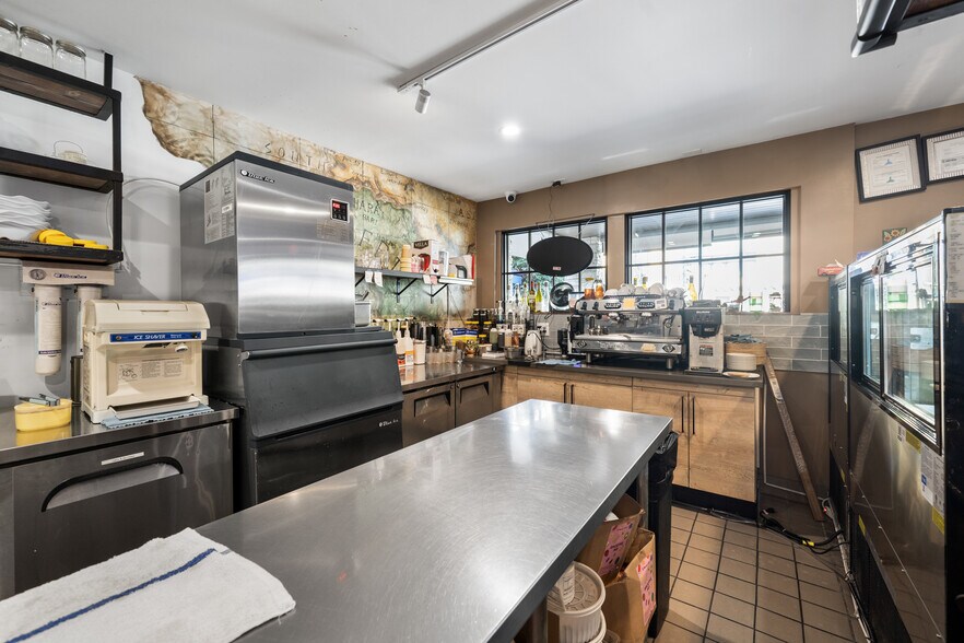 More Photos Of 228 S Oxford Ave, Los Angeles Restaurant For Sale