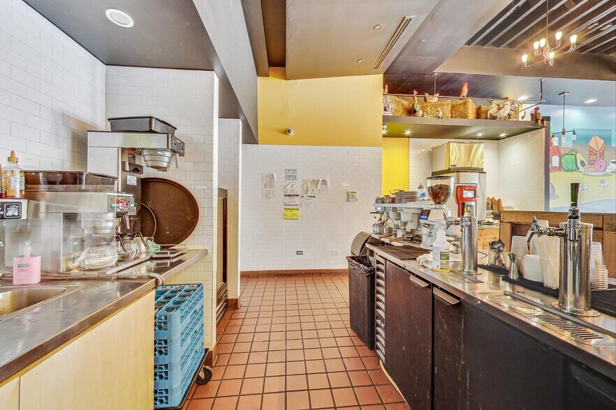 More Photos Of 1359 N Milwaukee Ave, Chicago Restaurant For Sale