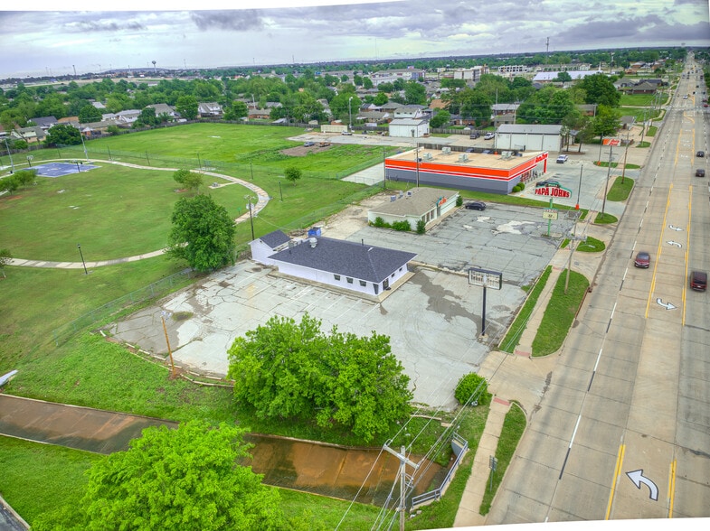 More Photos Of 741 NW 12th St, Moore Restaurant For Lease