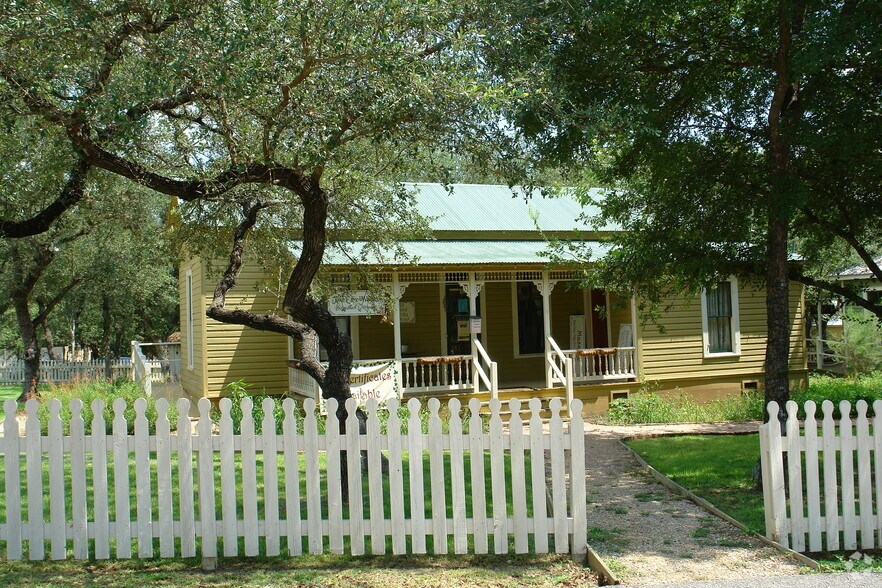 More Photos Of 18771 FM 2252, San Antonio Freestanding For Sale