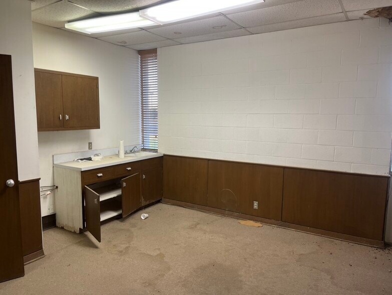 More Photos Of 1950 US Highway 80 E, Abilene Office For Sale