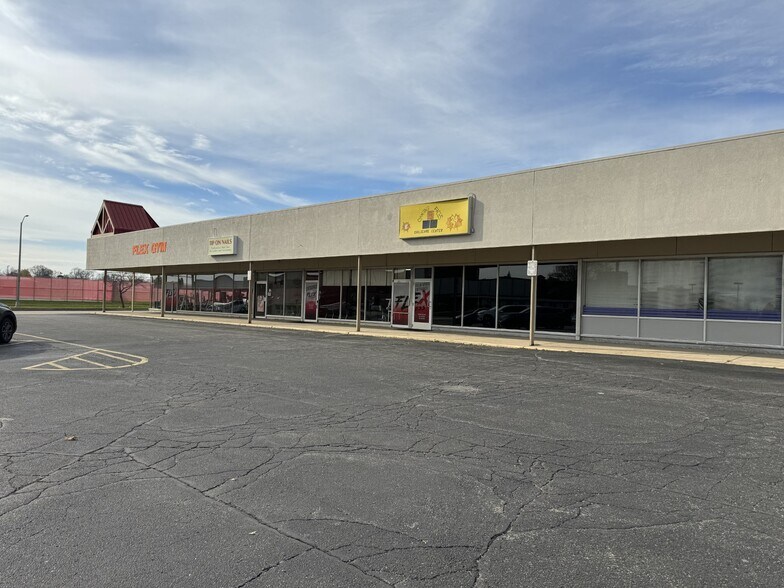 More Photos Of 2210-2400 Rapids Dr, Racine Freestanding For Sale