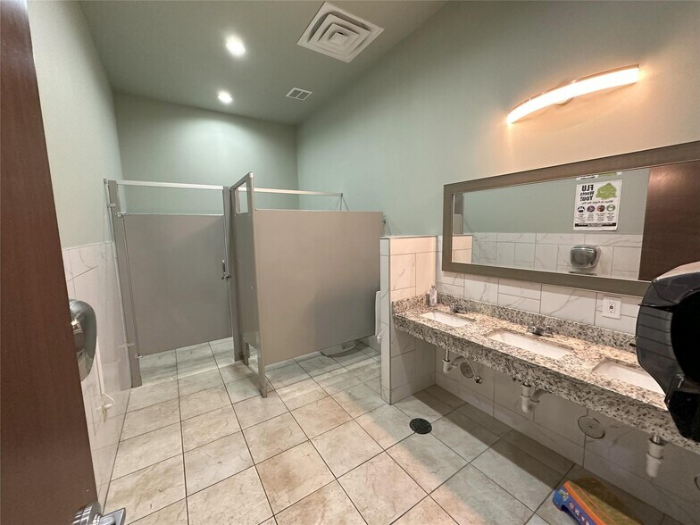 More Photos Of 7700 San Jacinto Pl, Plano Medical For Lease