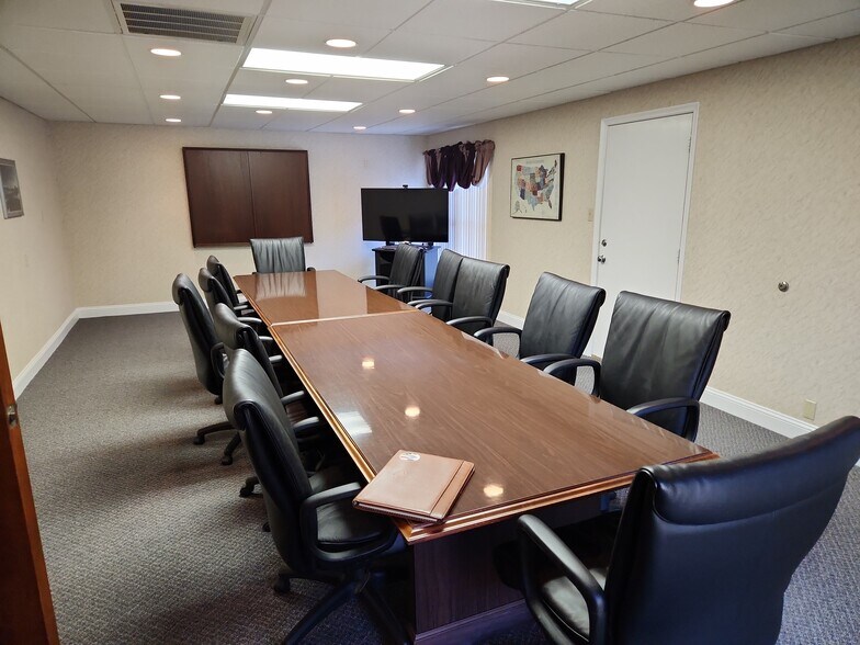 More Photos Of 3121 E Boundary Ct, Midlothian Office For Sale