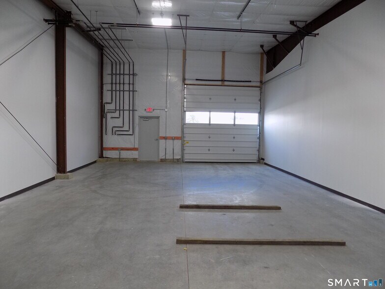 More Photos Of 28 Lassy Ct, Terryville Warehouse For Lease