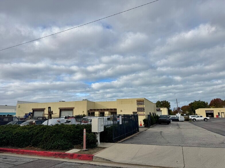 Primary Photo Of 1541-1559 Palma Dr, Ventura Warehouse For Lease