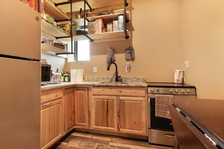 More Photos Of 5504 County Road 2646, Royse City Light Distribution For Lease