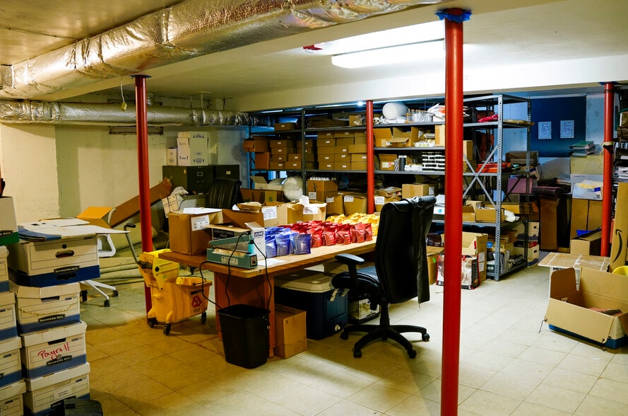 More Photos Of 241 Rushmore Ave, Carle Place Office For Sale