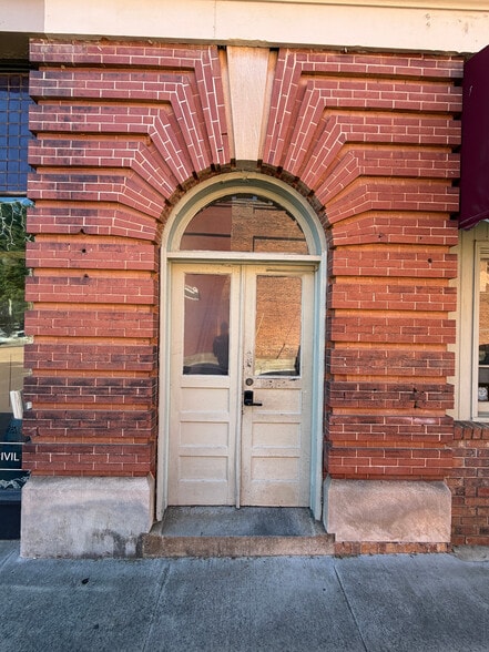 More Photos Of 105 W Pickens St, Abbeville Storefront Retail Residential For Sale