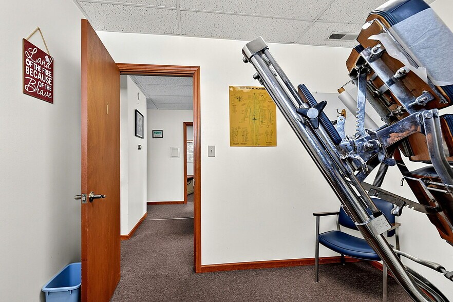 More Photos Of 7102 E Pendleton Pike, Indianapolis Office For Sale