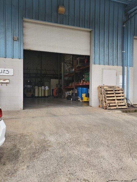 More Photos Of 99-048 Koaha Way, Aiea Warehouse For Lease