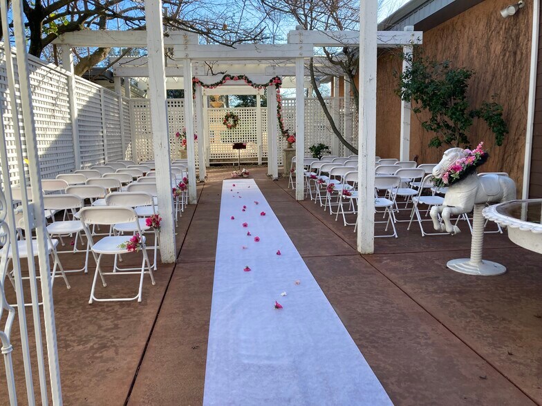 More Photos Of 870 Hartnell Ave, Redding Garden Center For Sale