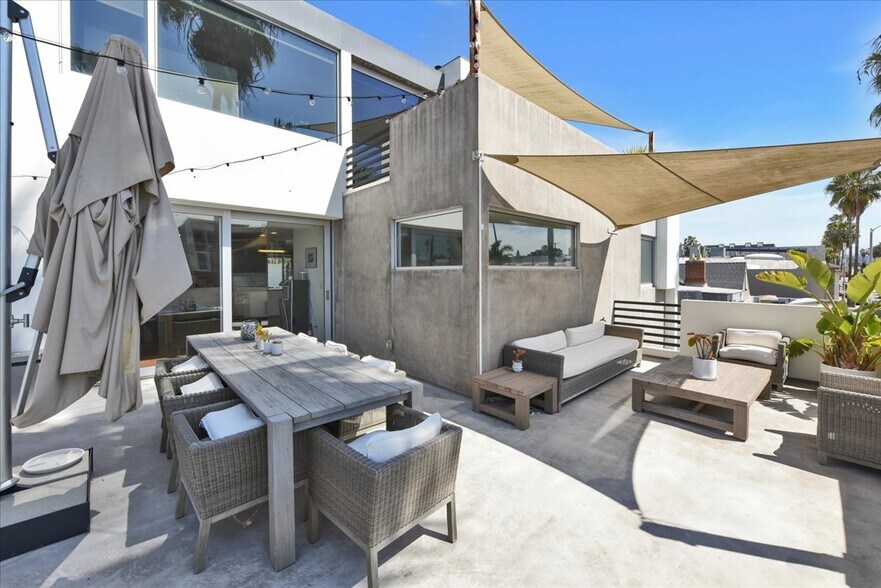 More Photos Of 1319 Abbot Kinney Blvd, Venice Loft Creative Space For Lease