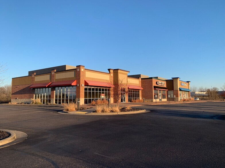 More Photos Of 3805-3807 Oakwood Mall Dr, Eau Claire Storefront For Lease