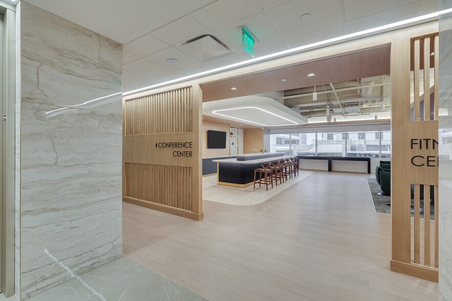 More Photos Of 5949 Sherry Ln, Dallas Office For Sale