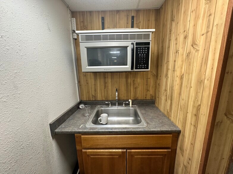 More Photos Of 2450 S 32nd St, Billings Warehouse For Sale