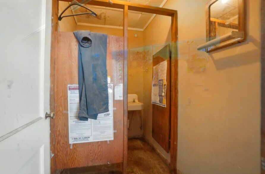 More Photos Of 315 W Morgan St, Monroe Auto Repair For Sale