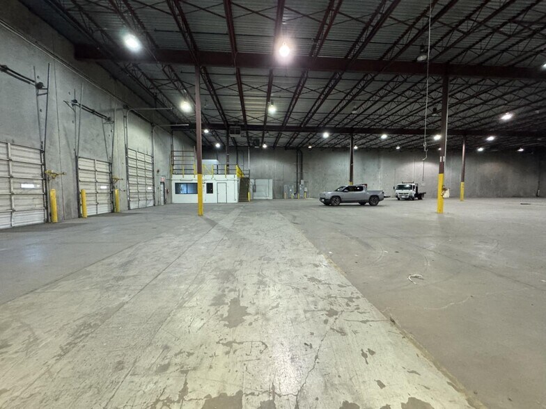 More Photos Of 7158-7168 Progress Way, Delta Service For Lease