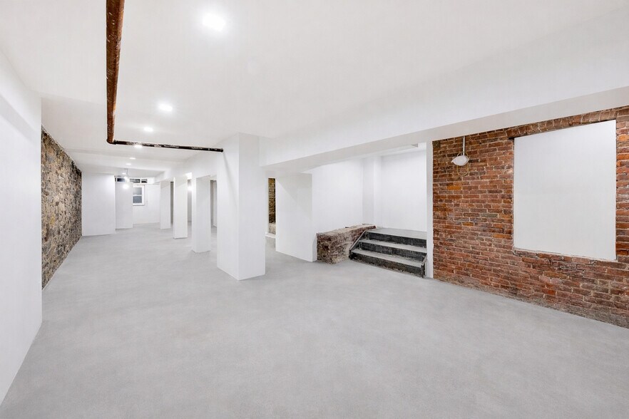 More Photos Of 102 W 29th St, New York Storefront Retail Residential For Lease