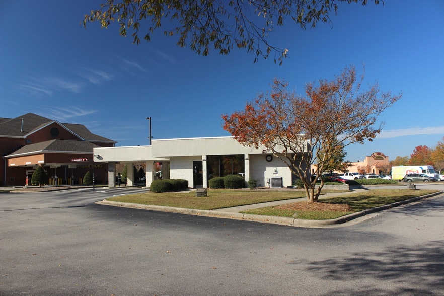 More Photos Of 700 E Arlington Blvd, Greenville General Retail For Lease