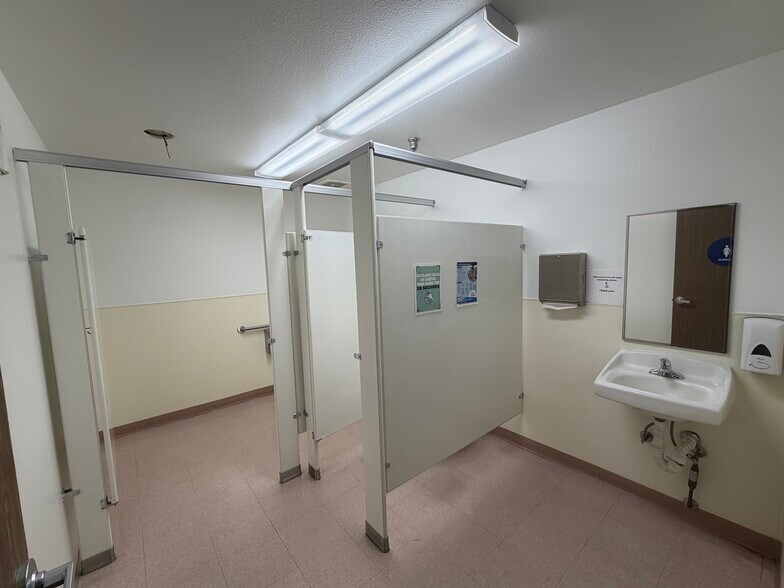 More Photos Of 13927 Saticoy St, Panorama City Movie Radio TVStudio For Lease