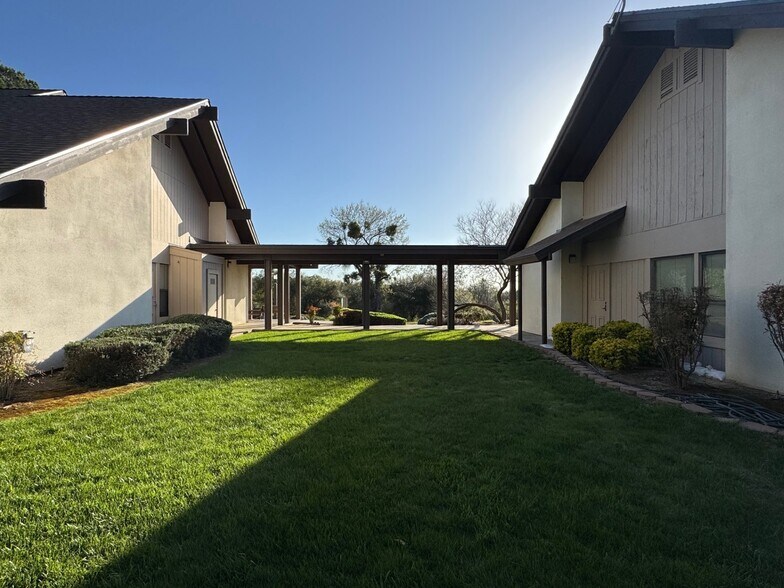 More Photos Of 31975-31985 Lodge Rd, Auberry Medical For Lease