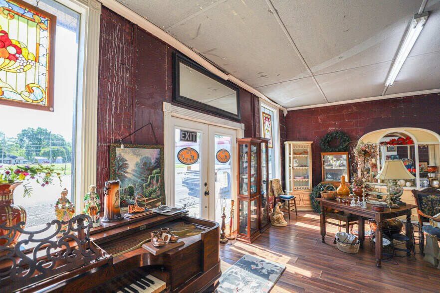 More Photos Of 210 Main St, Hazel Storefront For Sale