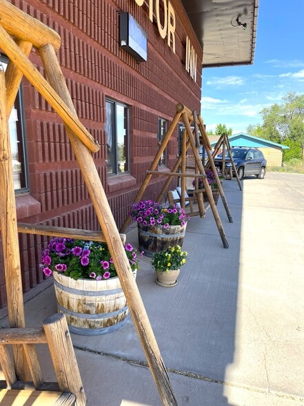 More Photos Of 380 W Main St, Escalante Hotel For Sale