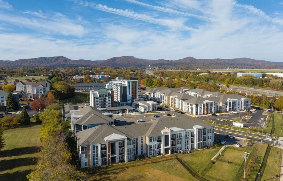 More Photos Of 6520 Thirlane Rd, Roanoke Hotel For Sale