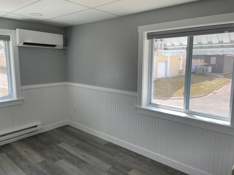 More Photos Of 30401-30405 Neal Ave, Lindstrom Warehouse For Sale