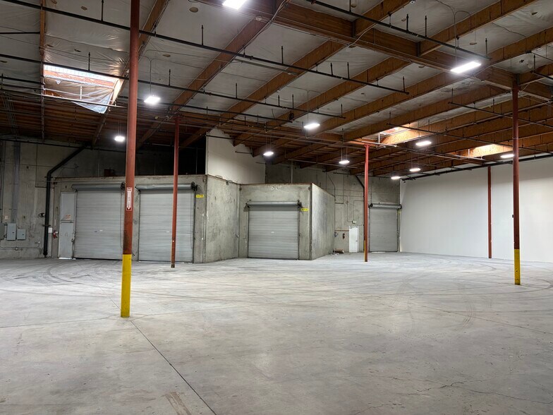 More Photos Of 2820-2834 La Mirada Dr, Vista Manufacturing For Lease